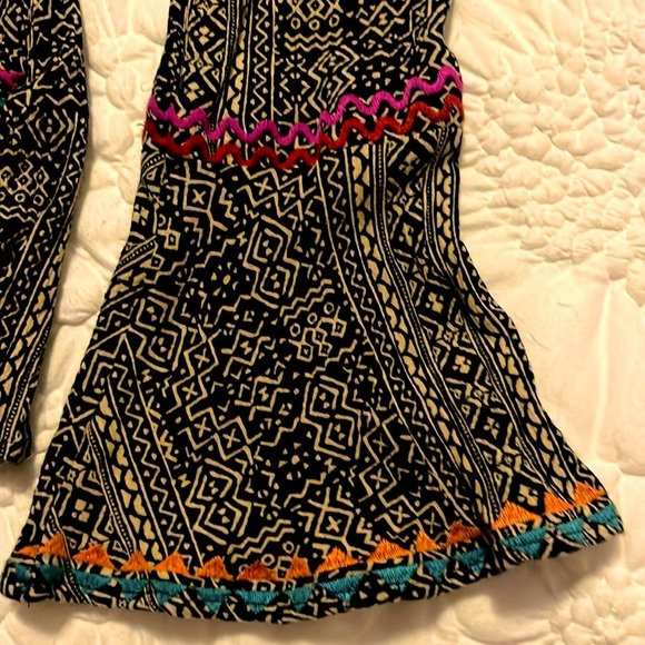 Size medium Savannah Jane top, flared with bell sleeves - Picture 4 of 5